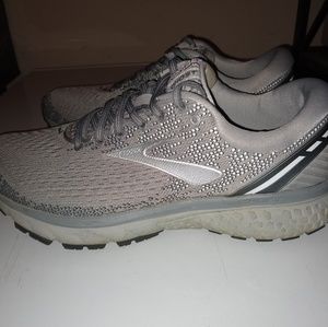 Brooks Ghost Women's Size 9.5 Shoes